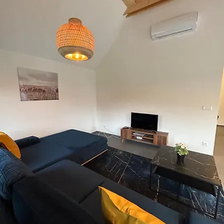 8638 A/3 Apartment *